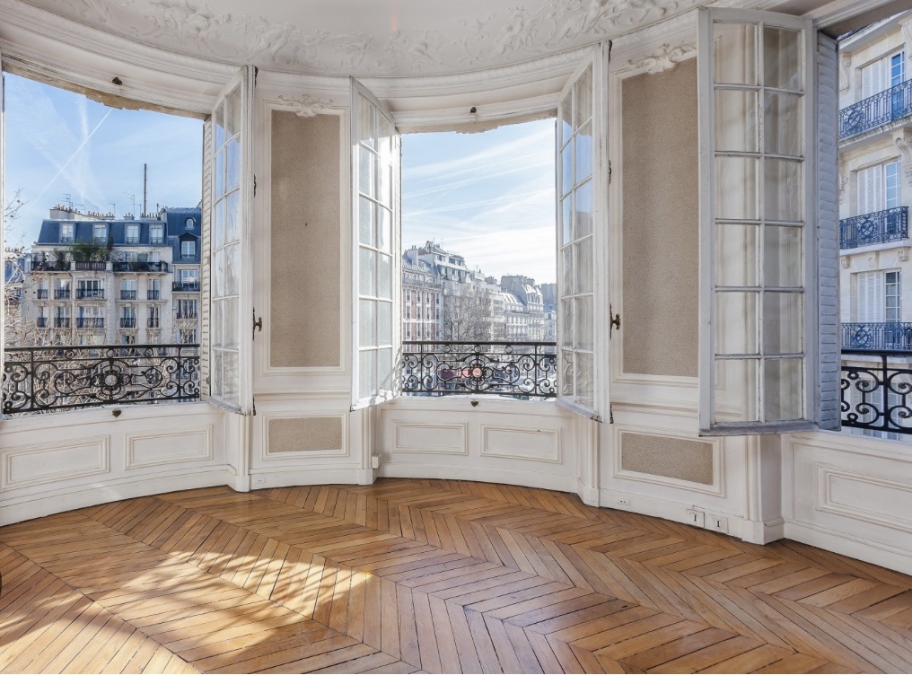 Vue depuis une fenêtre ouverte